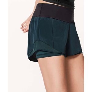 Lululemon Hotty Hot Short (Naked 4") Size 6